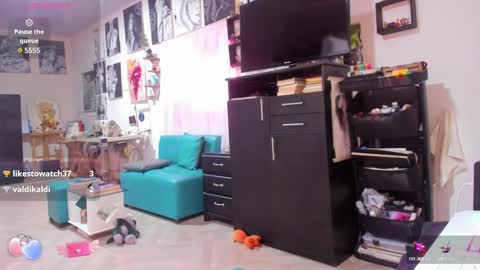 Snapshot of amy_and_eloise chatting on March 7, 8:11 pm AmyEloise online show from March 7, 8:11 pm