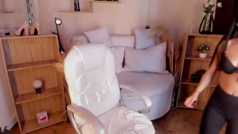     online show from December 14, 2:44 am