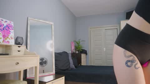 amylanee online show from September 17, 8:18 am