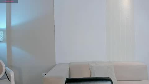 AMY R  online show from April 8, 11:46 am