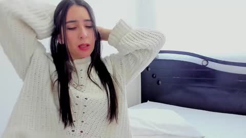 Snapshot of ana_castilo chatting on January 12, 11:50 am Ana IG an castillo 1 online show from January 12, 11:50 am