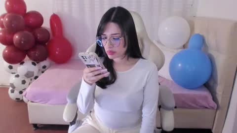 Snapshot of ana_ruuh chatting on September 18, 10:47 pm Im anna but you can call me as you want online show from September 18, 10:47 pm