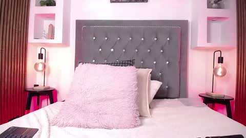 Ana Moon  online show from May 23, 5:25 am