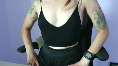 anabelucci_ online show from March 15, 6:44 pm