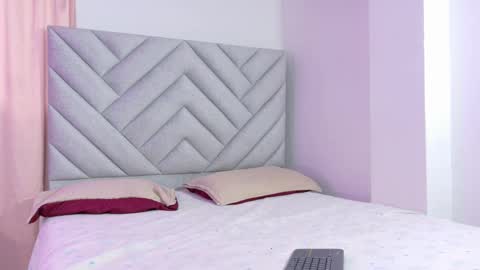 anaisdream_ online show from February 24, 1:36 pm