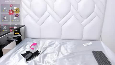 analia18  online show from October 17, 2:43 pm