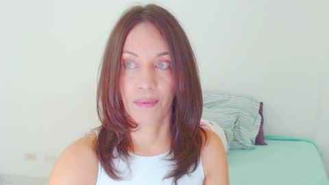 anapereira12 online show from April 12, 5:06 pm