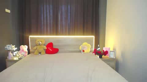 anastacyyellig online show from February 22, 6:28 am