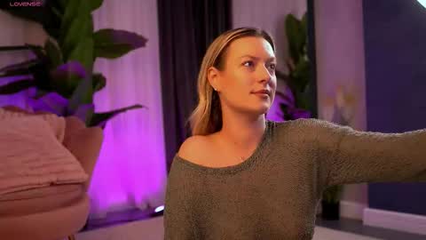 AnastasiaMills online show from November 11, 8:44 pm