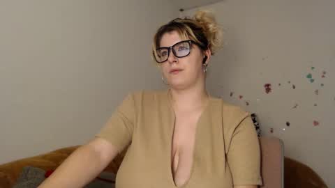 Anaysbigtits online show from December 13, 11:28 pm