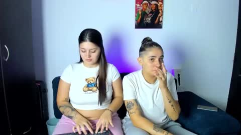 Snapshot of andreaandkarina chatting on September 30, 10:09 pm Andrea  Karina online show from September 30, 10:09 pm