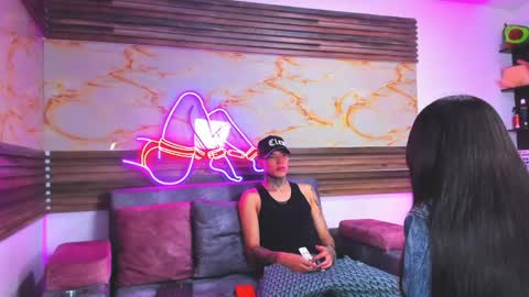 andrees_s online show from April 18, 7:51 pm