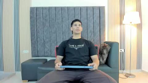 andres_stud online show from September 15, 4:47 am