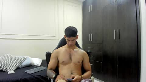 andres_stud online show from May 11, 3:35 am