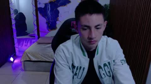 andres_tay online show from May 20, 2:41 am