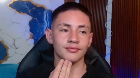 andres_tay online show from May 8, 2:39 am