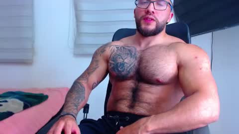 Snapshot of andrew_holden__ chatting on February 10, 11:23 pm andrew_holden__ online show from February 10, 11:23 pm