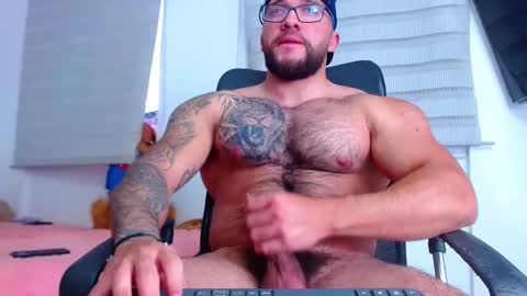 Snapshot of andrew_holden__ chatting on February 11, 10:50 pm andrew_holden__ online show from February 11, 10:50 pm