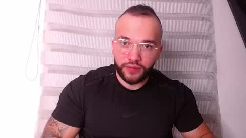 andrew_holden__ online show from October 31, 12:11 am