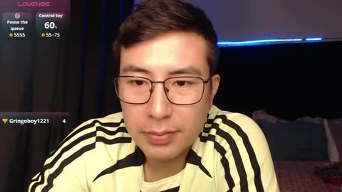 andrewmhilton_ online show from December 18, 7:14 am