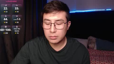 andrewmhilton_ online show from December 23, 7:36 am