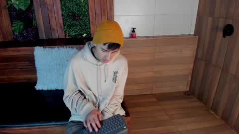 Andy Joy  online show from March 6, 11:03 am