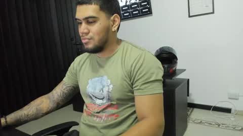 angel__tattoo online show from April 30, 12:15 am