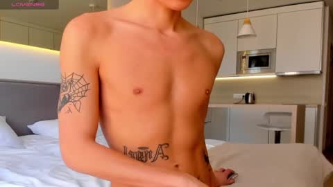 angel_andreww online show from February 21, 1:11 pm