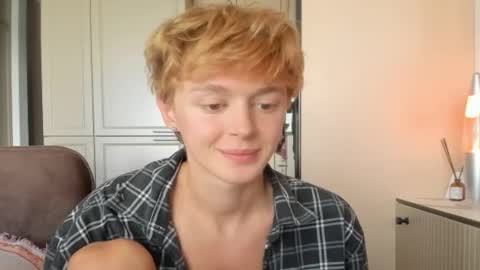 angel_andreww online show from May 30, 11:19 am
