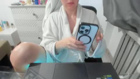 angel_lee__ online show from March 3, 12:28 pm