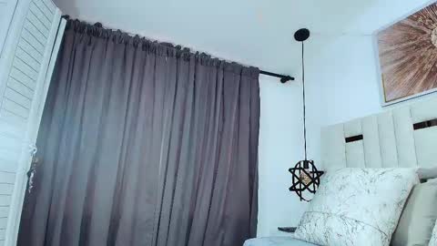 Nicolle  online show from October 31, 11:21 am