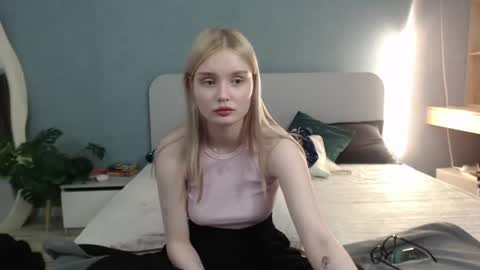 Angela online show from June 18, 9:14 am