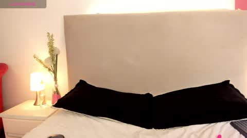 angel_velvet_ online show from November 17, 6:21 pm