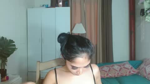 Snapshot of angela_mccollins chatting on February 14, 2:07 am angela online show from February 14, 2:07 am