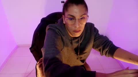 angele online show from March 1, 8:24 pm