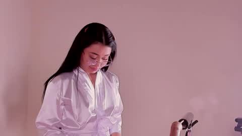 Snapshot of angeli__wu chatting on March 2, 9:53 am Angeli  online show from March 2, 9:53 am