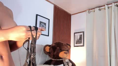 Carolina online show from April 2, 1:35 am