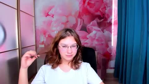 AngelinaLow online show from November 14, 1:24 pm