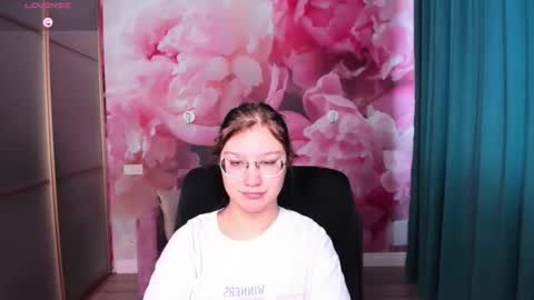 AngelinaLow online show from October 19, 6:07 am