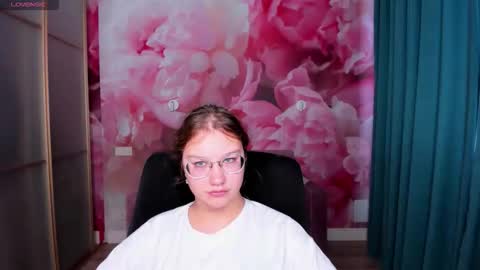 AngelinaLow online show from October 1, 11:42 am