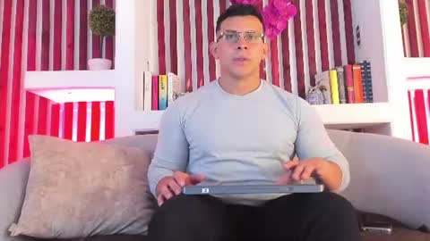 angell_rodriguez online show from June 15, 4:37 am