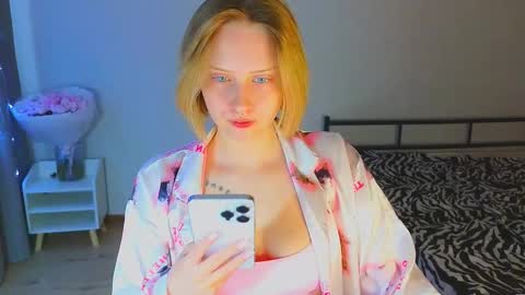 Snapshot of angellisss chatting on October 30, 8:04 am Cutie online show from October 30, 8:04 am