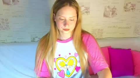 Snapshot of angellisss chatting on September 11, 11:33 am Cutie online show from September 11, 11:33 am