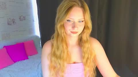 Snapshot of angellisss chatting on October 1, 8:46 am Cutie online show from October 1, 8:46 am