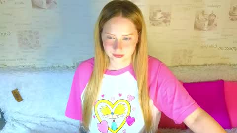 Snapshot of angellisss chatting on September 18, 4:55 pm Cutie online show from September 18, 4:55 pm