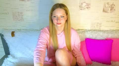 Snapshot of angellisss chatting on September 19, 5:05 pm Cutie online show from September 19, 5:05 pm