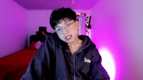 Snapshot of angellonfire chatting on October 30, 2:23 am Angel  online show from October 30, 2:23 am