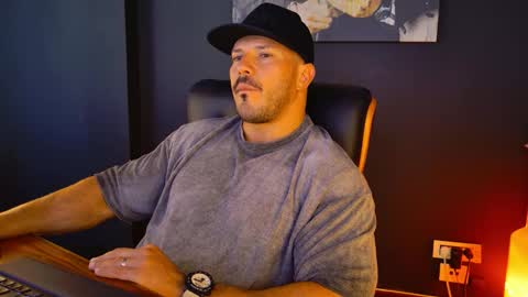 Snapshot of angeloeric chatting on September 16, 10:17 am BlackWolf online show from September 16, 10:17 am