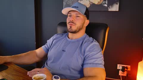 Snapshot of angeloeric chatting on October 20, 8:30 am BlackWolf online show from October 20, 8:30 am