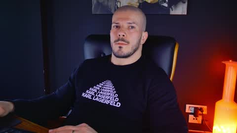 Snapshot of angeloeric chatting on January 21, 12:18 pm BlackWolf online show from January 21, 12:18 pm